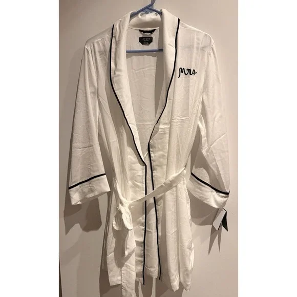 NWT - Kate Spade New York White Mrs. Embroidered Initials Bathrobe Sz L/XL